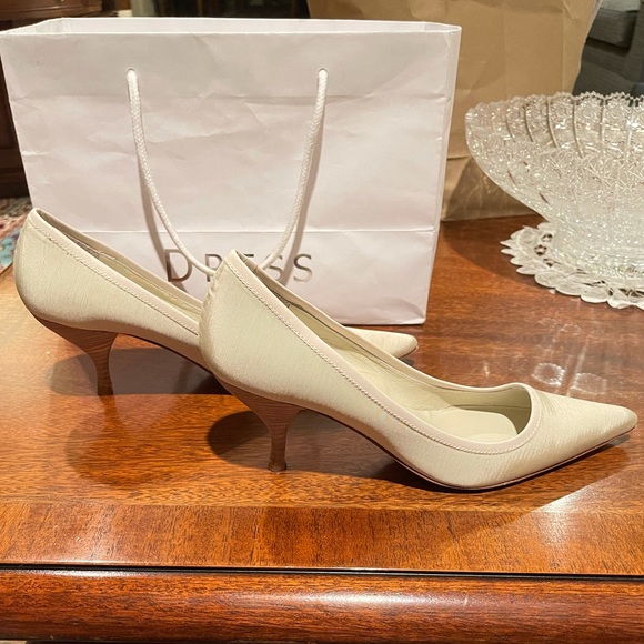 Delman Off-White Pointed Toe Heels - Picture 2 of 5